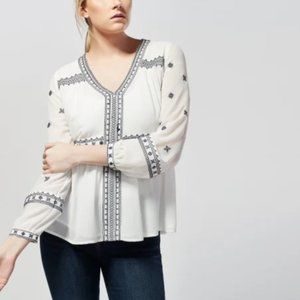 🌙Wantable Boho Embroidered Top in White